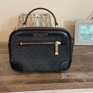 Michael Kors, Dimensions 9 x 7, Deep Navy Blue, Gold zippers, never used!